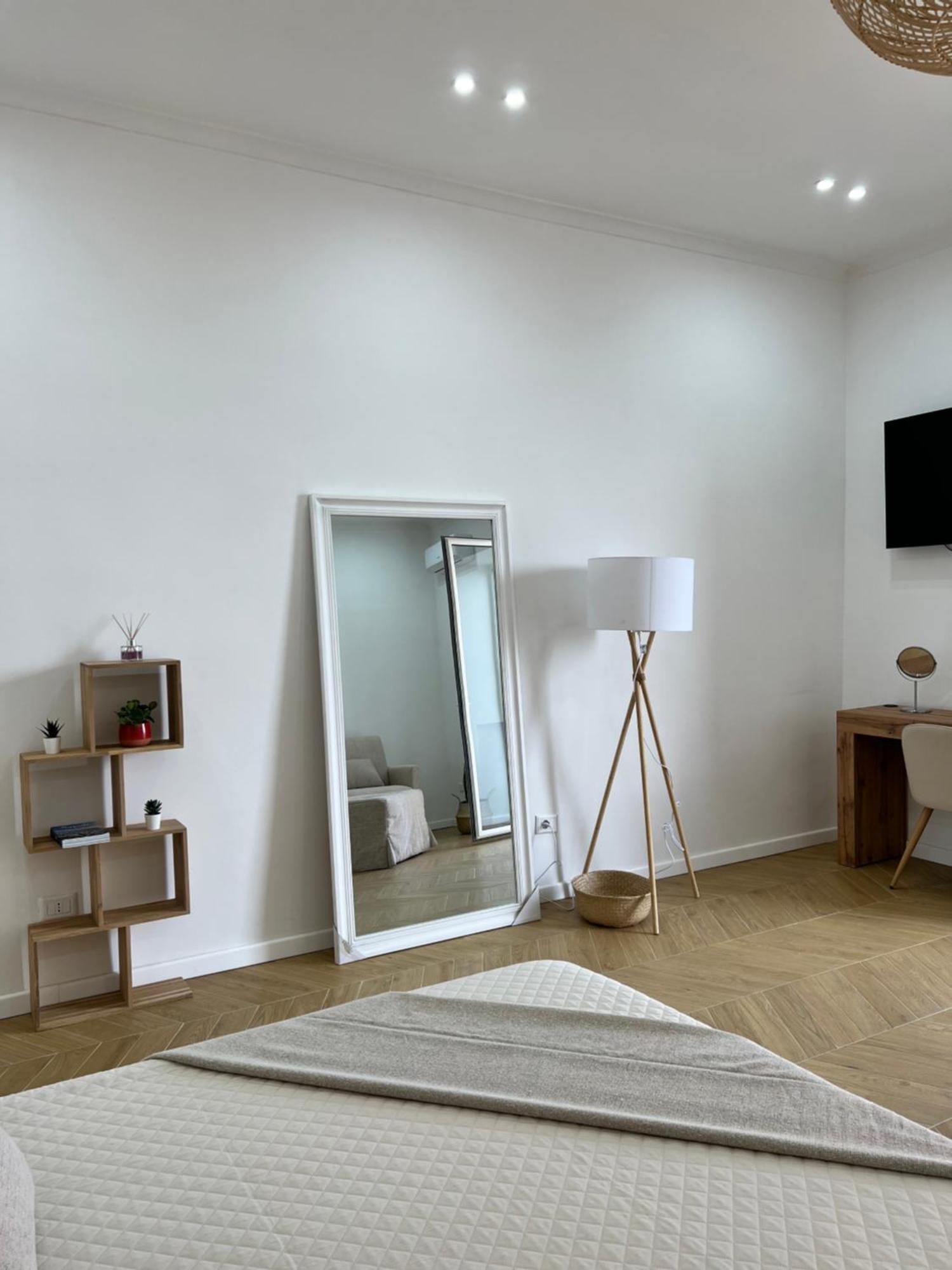 Gennarino Apartments - Panorama Suite With Balcony And Urban Loft เนเปิลส์ ภายนอก รูปภาพ