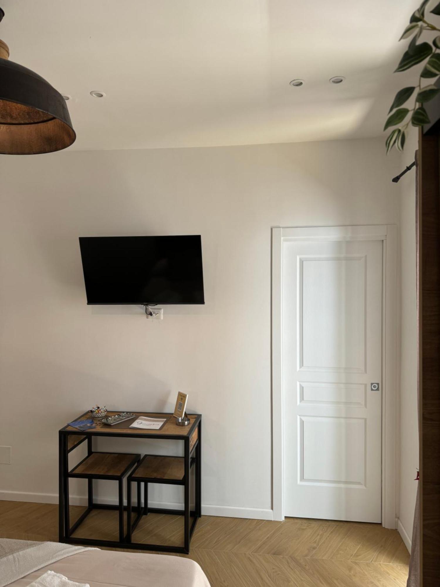 Gennarino Apartments - Panorama Suite With Balcony And Urban Loft เนเปิลส์ ภายนอก รูปภาพ