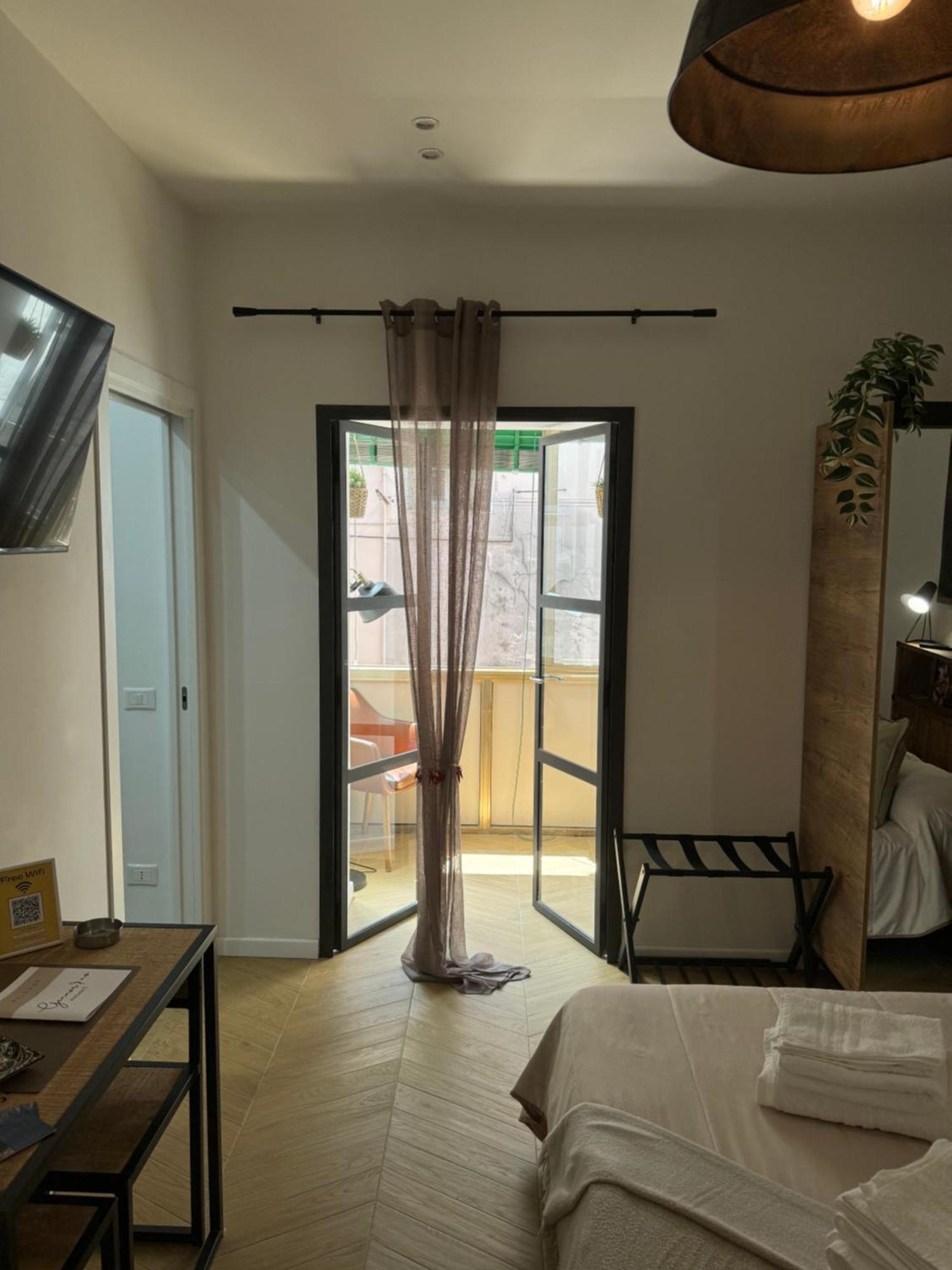 Gennarino Apartments - Panorama Suite With Balcony And Urban Loft เนเปิลส์ ภายนอก รูปภาพ