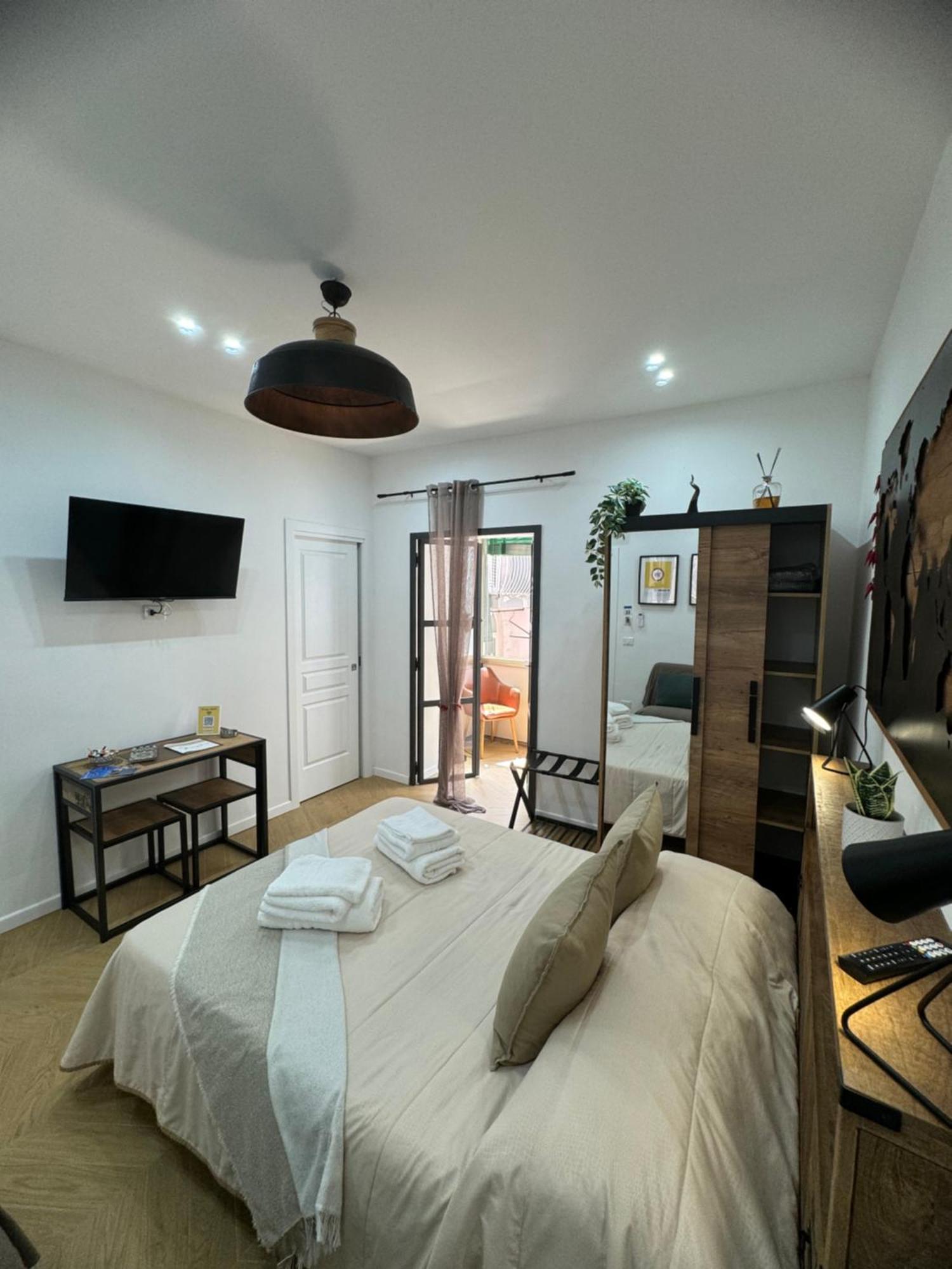 Gennarino Apartments - Panorama Suite With Balcony And Urban Loft เนเปิลส์ ภายนอก รูปภาพ