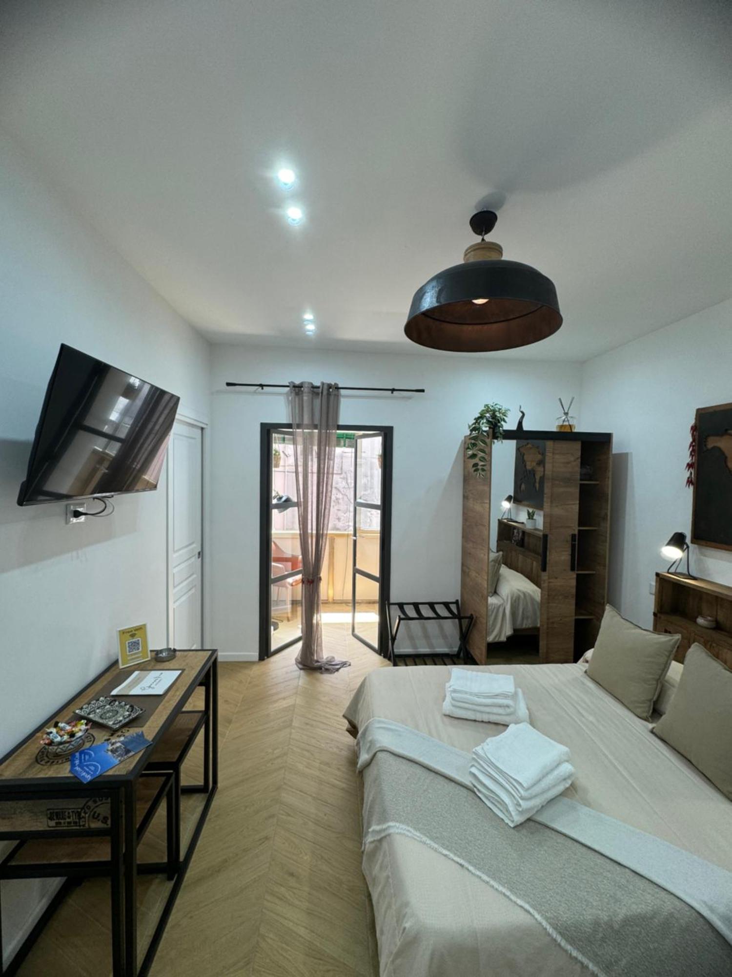 Gennarino Apartments - Panorama Suite With Balcony And Urban Loft เนเปิลส์ ภายนอก รูปภาพ